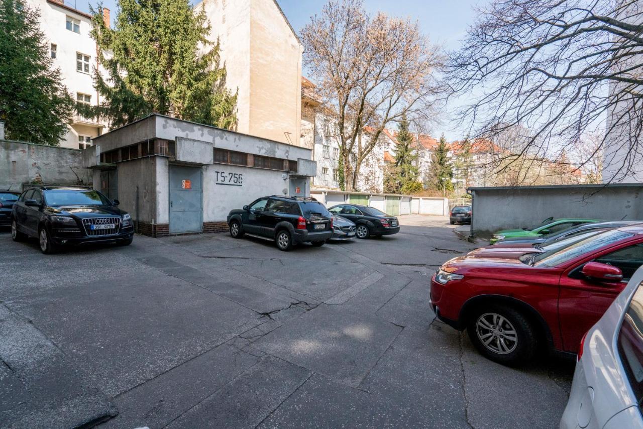 Stylish Centrally Located 1Br Apartment With Parking Bratysława Zewnętrze zdjęcie